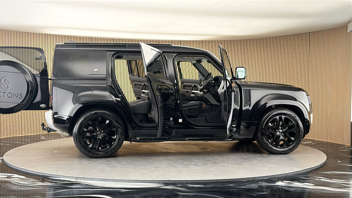 More views of Land Rover Defender 110