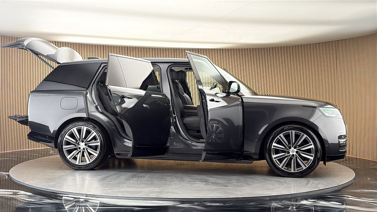 More views of Land Rover Range Rover