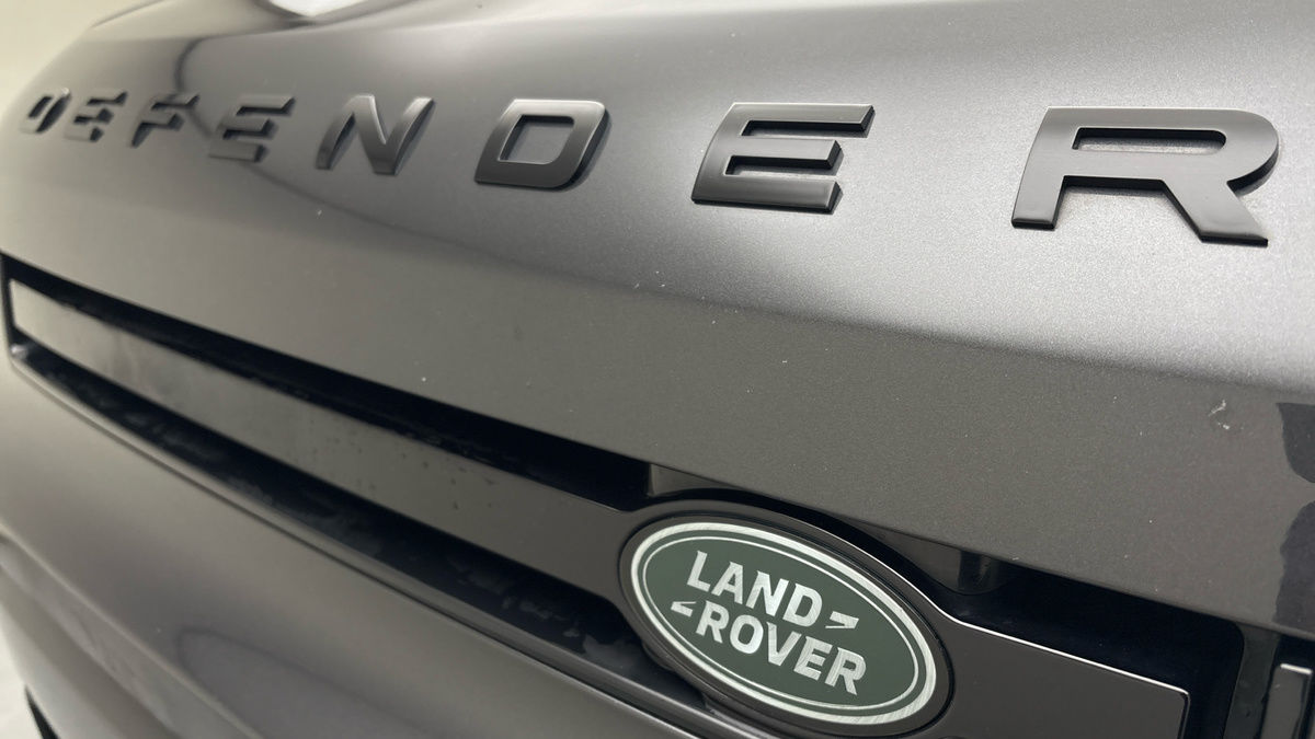 Land Rover Defender 110 Image 24