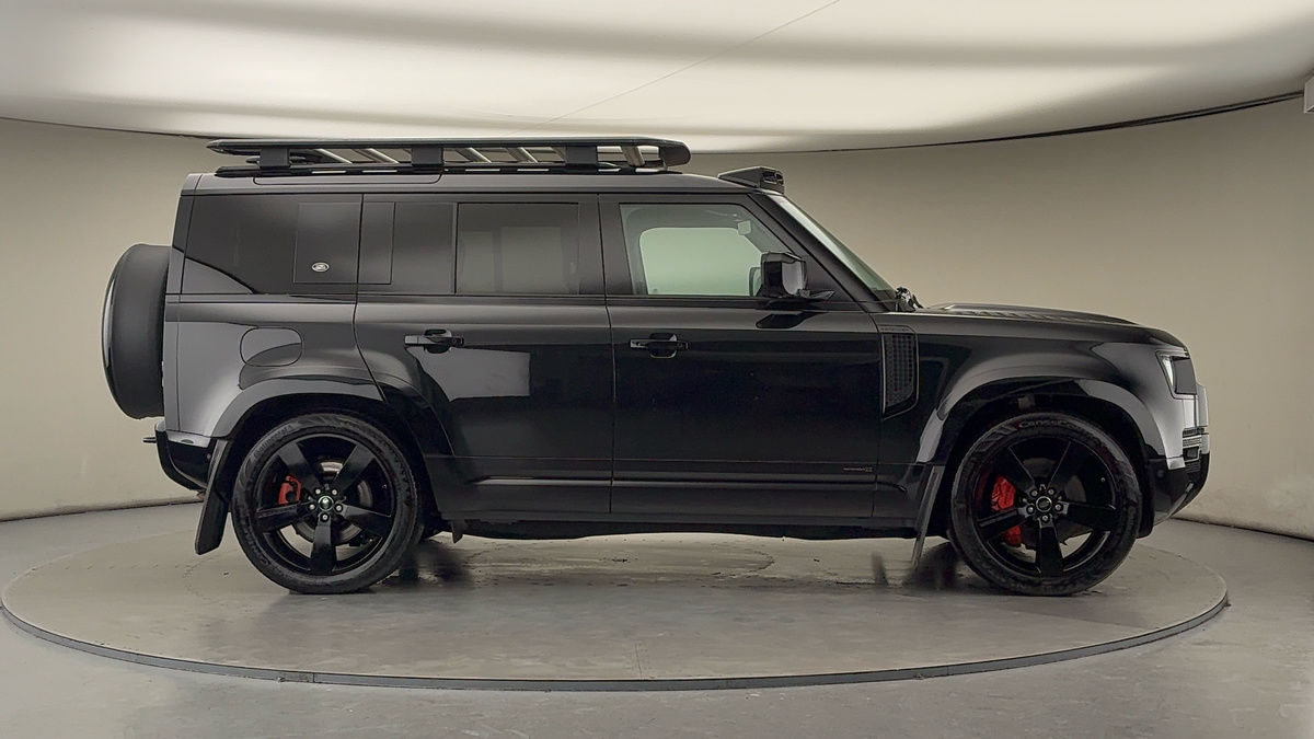 Land Rover Defender 110 Image 16