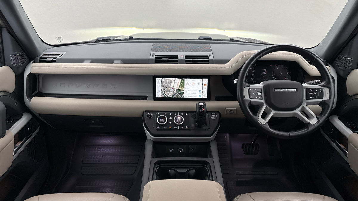 Land Rover Defender 110 Image 12