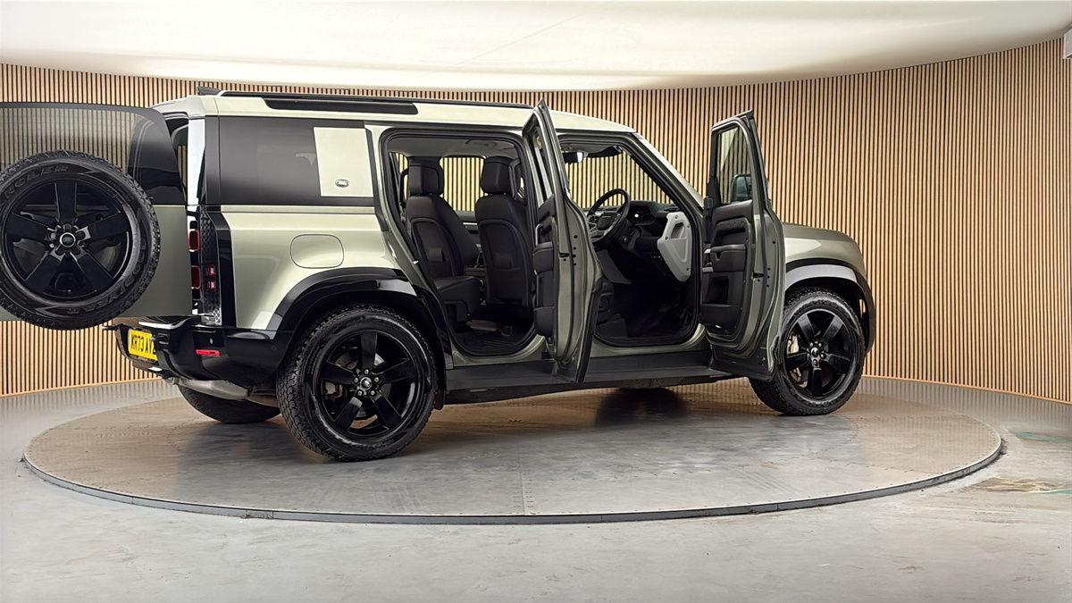 More views of Land Rover Defender 110
