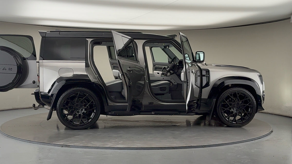 More views of Land Rover Defender 110