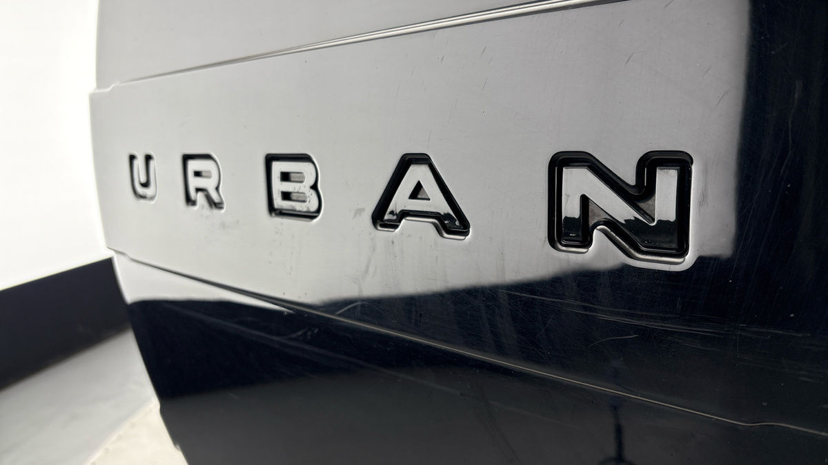 Land Rover Defender 130 Urban Image 31