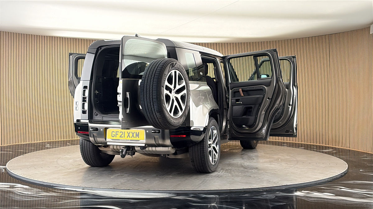 More views of Land Rover Defender 110