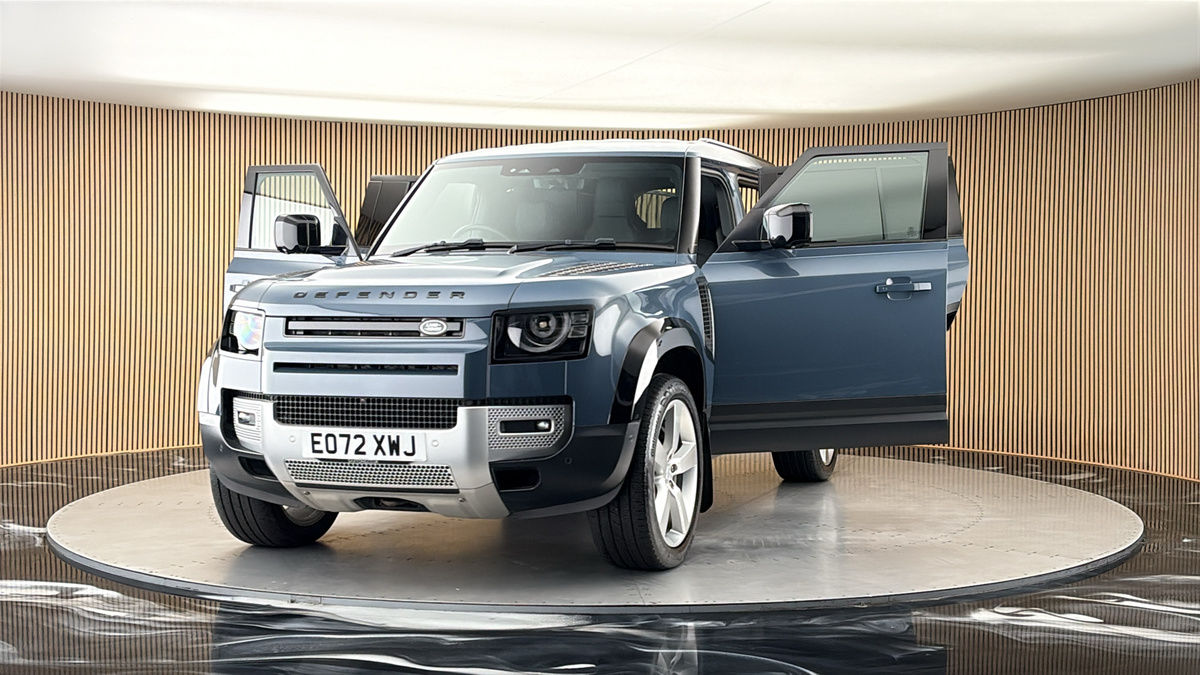 More views of Land Rover Defender 110