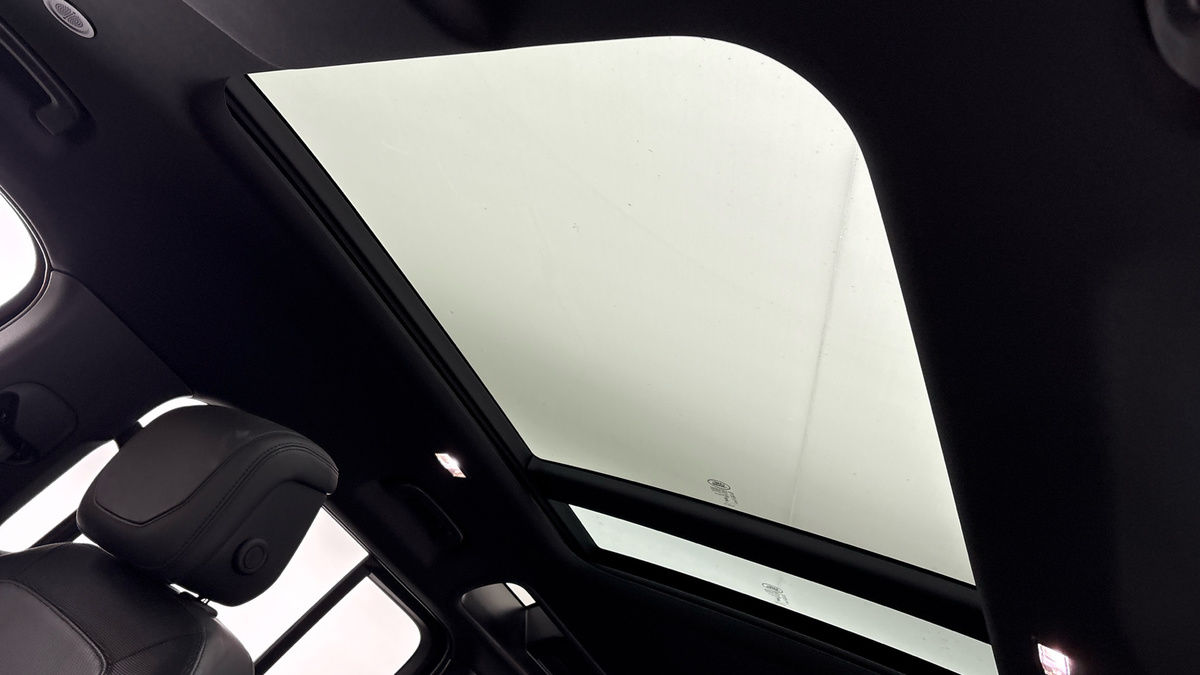 Land Rover Defender 110 Image 6