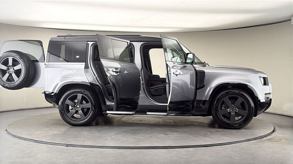 More views of Land Rover Defender 110