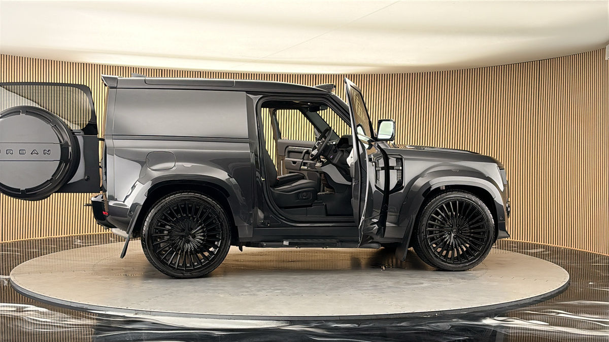More views of Land Rover Defender 90