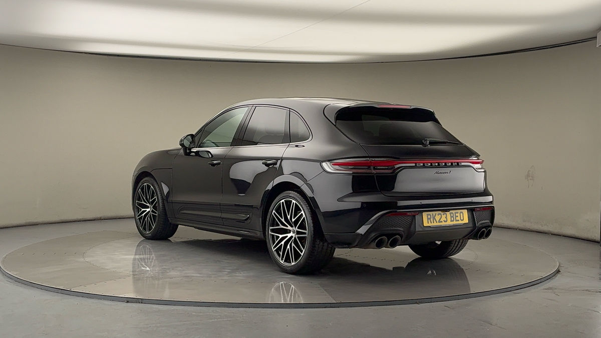 Porsche Macan Image 2