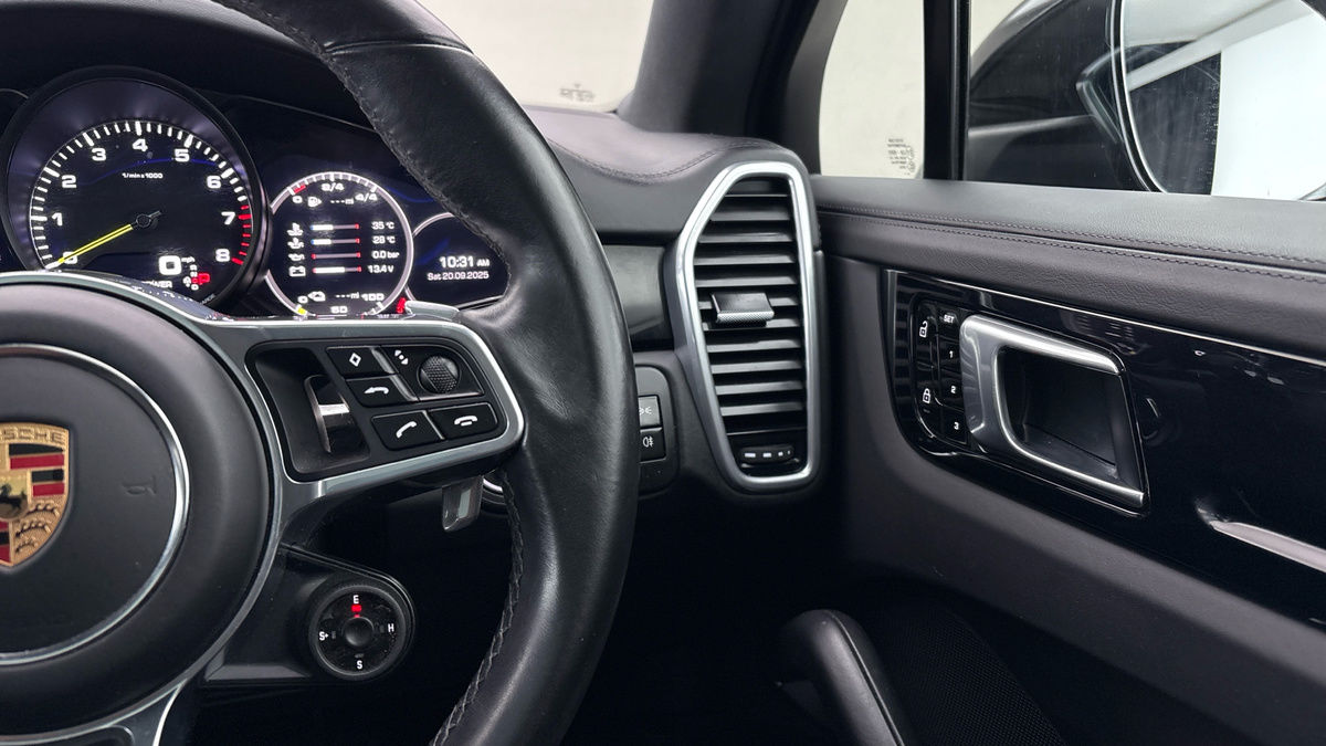 Porsche Cayenne Image 14