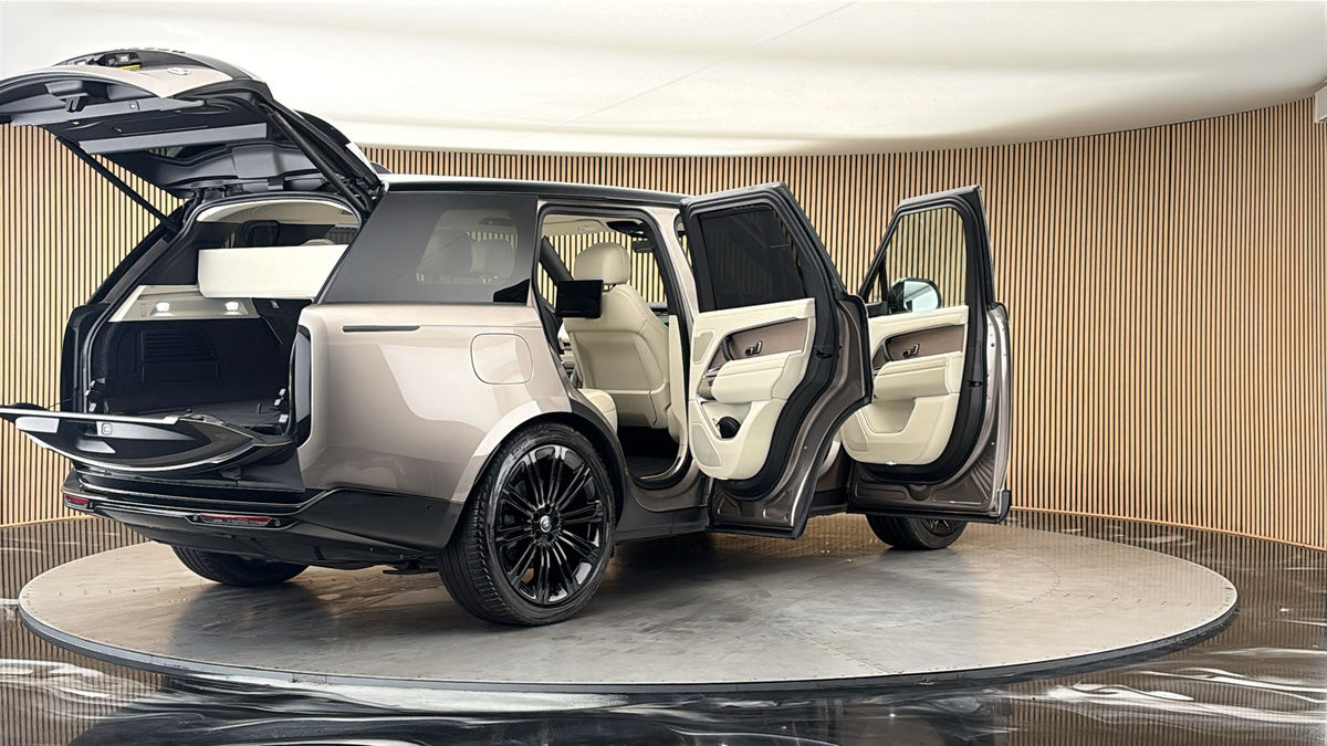 More views of Land Rover Range Rover