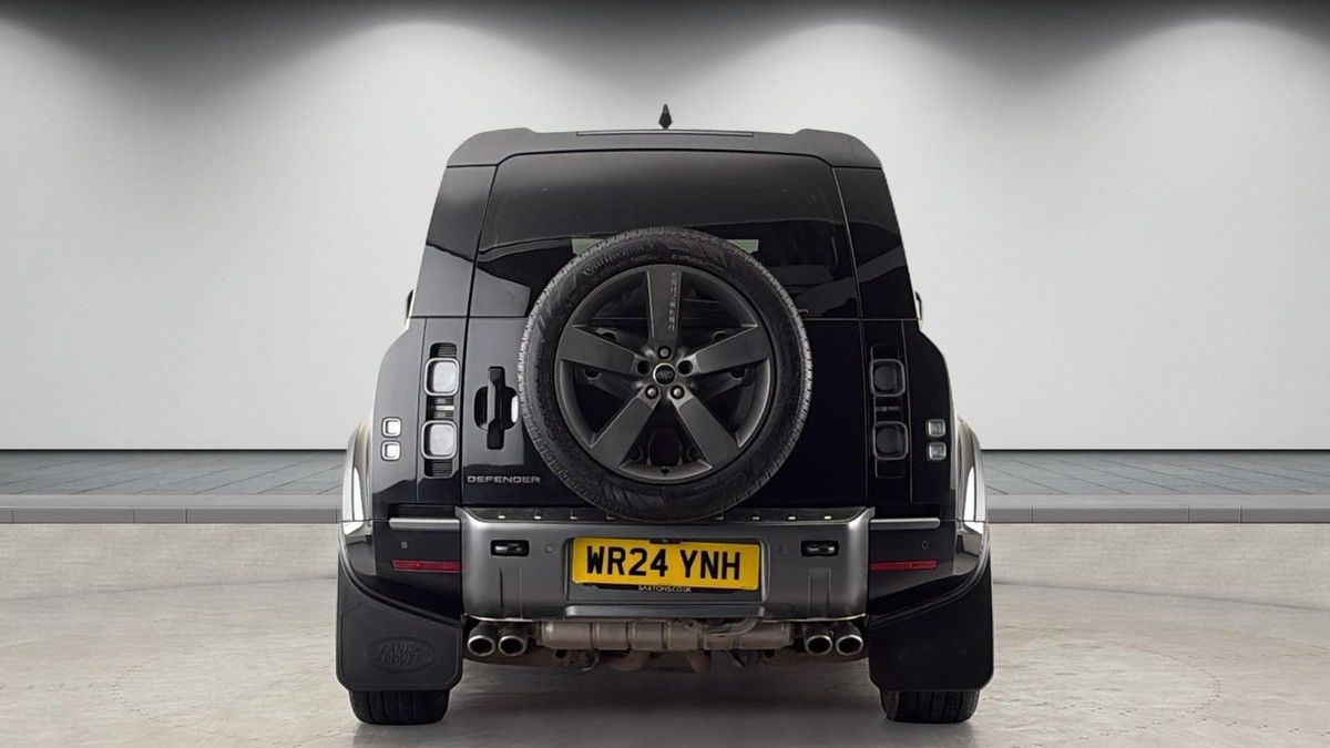 Land Rover Defender 110 Image 4