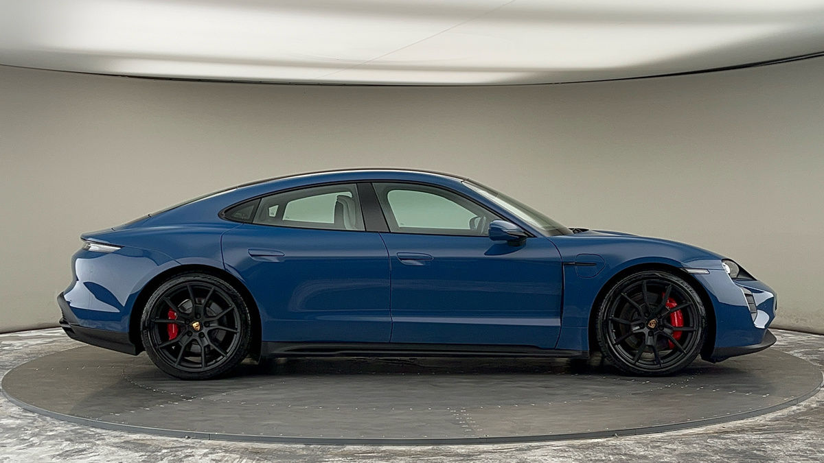Porsche Taycan Image 16