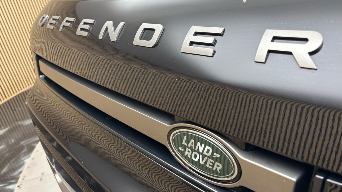 Land Rover Defender 90 Image 24