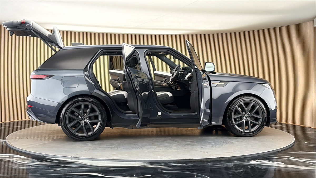 More views of Land Rover Range Rover Sport