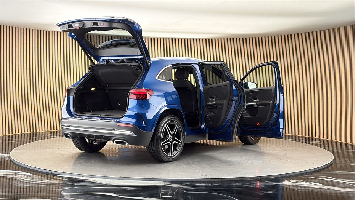 More views of Mercedes-Benz GLA
