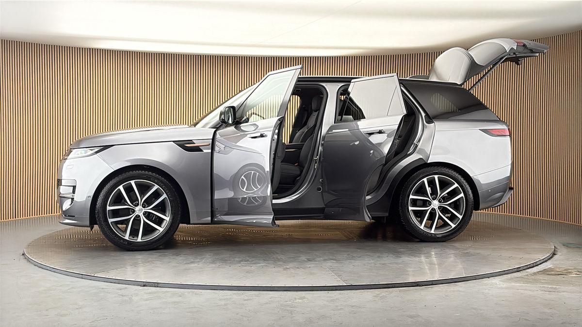 More views of Land Rover Range Rover Sport