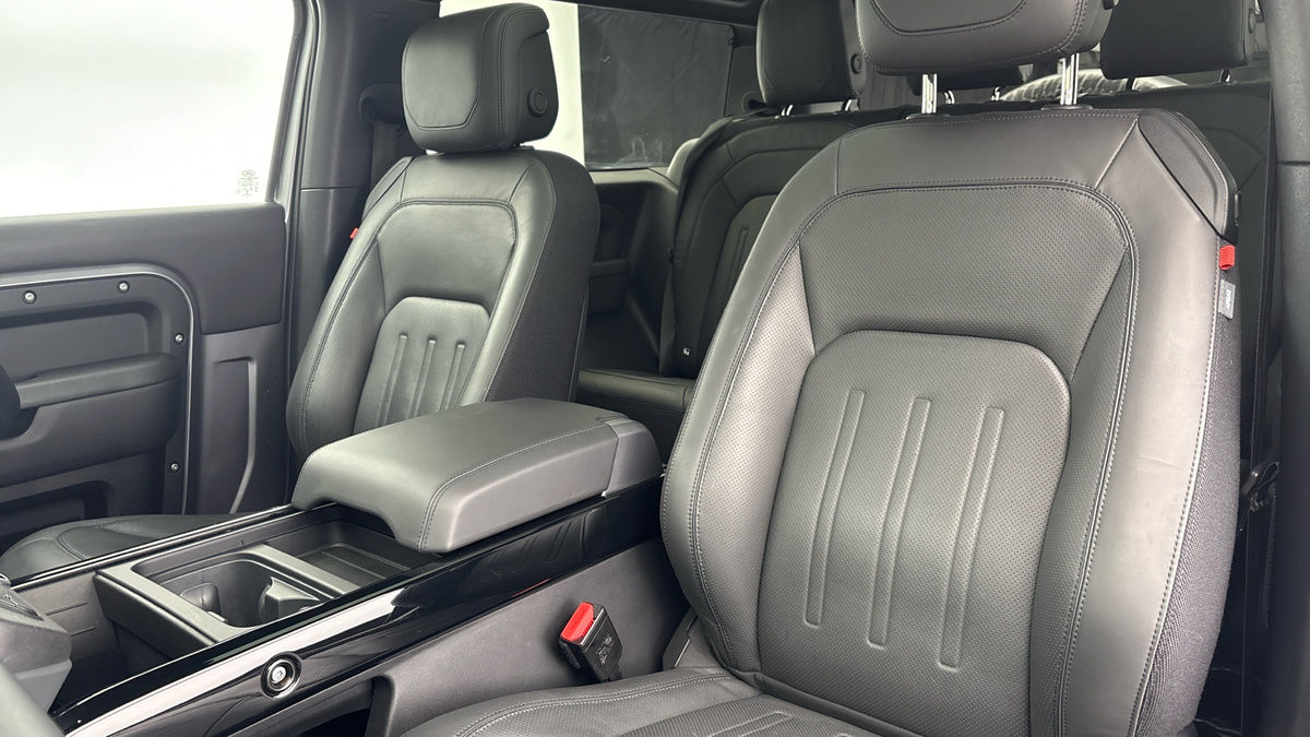 Land Rover Defender 90 Image 7