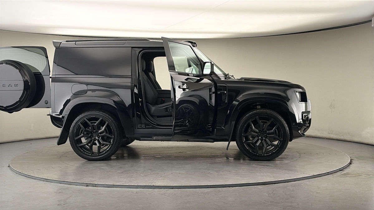 More views of Land Rover Defender 90