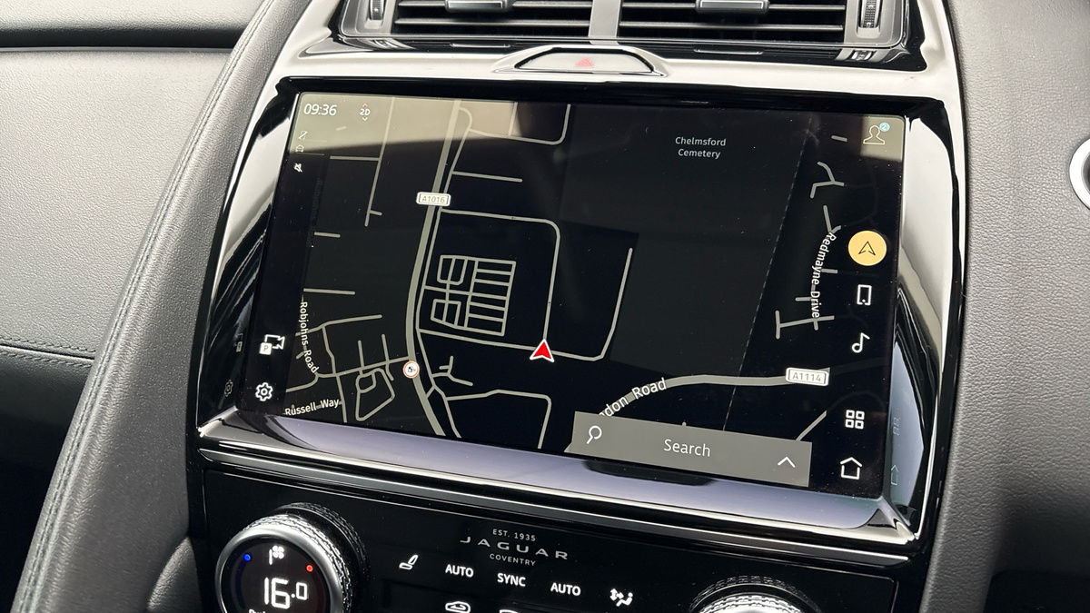 Jaguar E-PACE Image 17