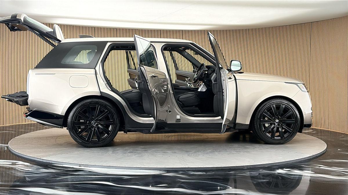More views of Land Rover Range Rover