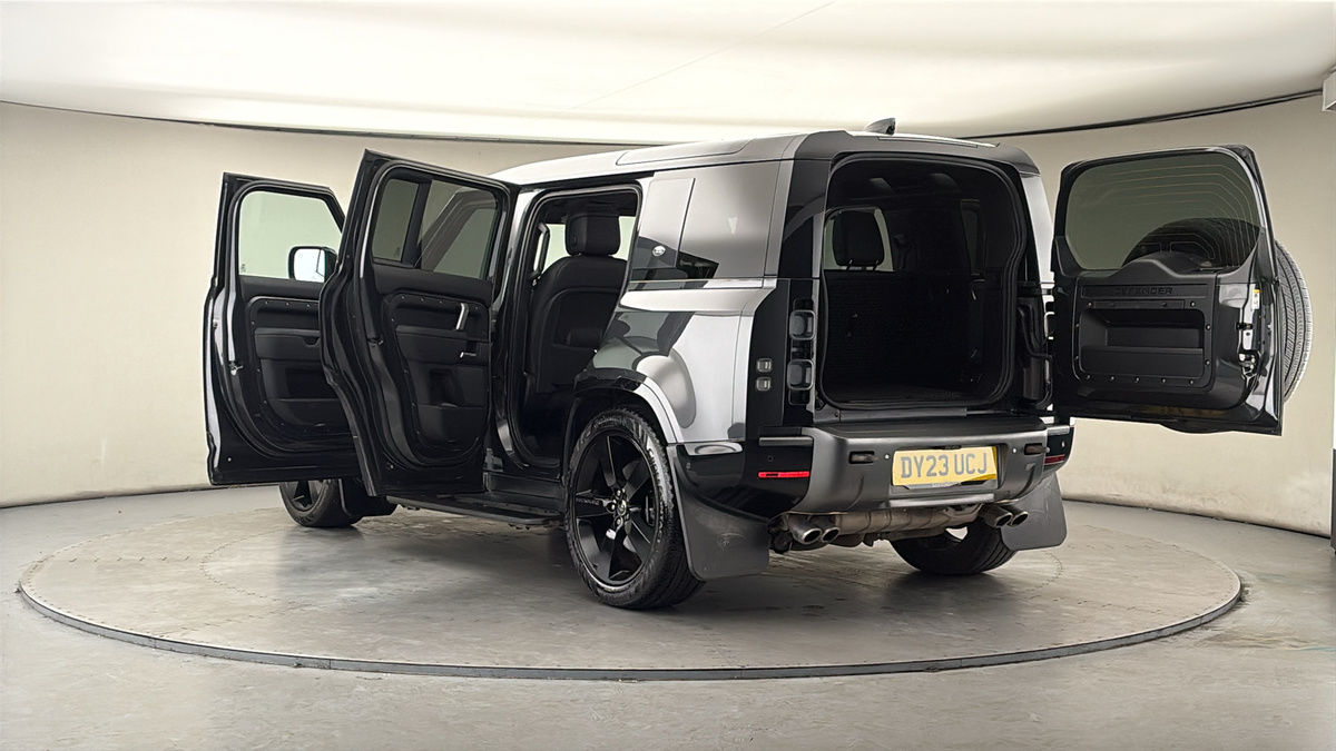 Land Rover Defender 110 Image 46