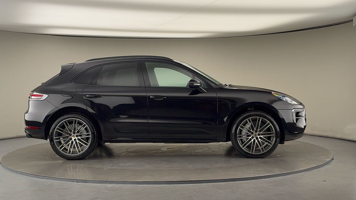 Porsche Macan Image 16
