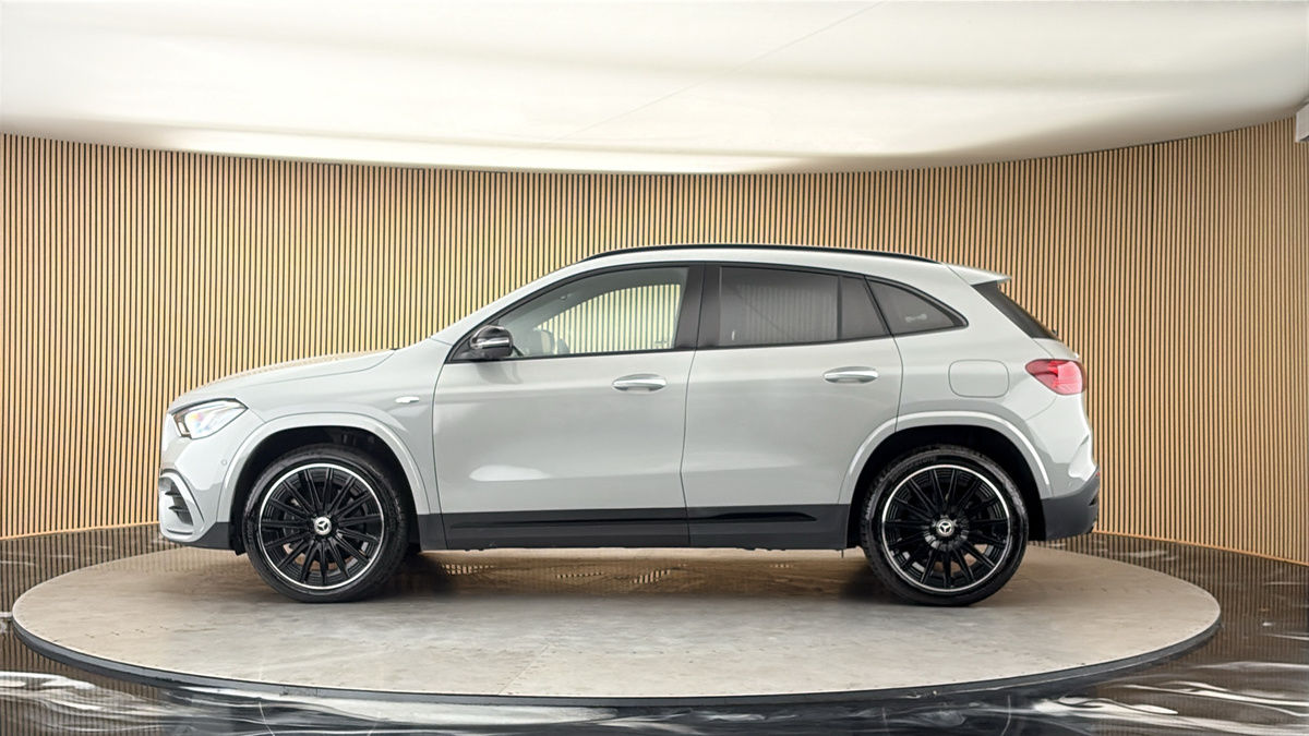 Mercedes-Benz GLA Image 15