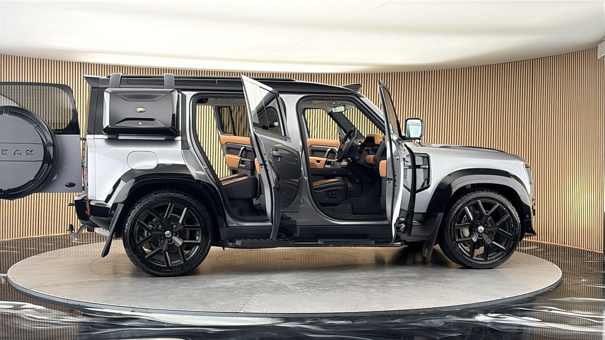 More views of Land Rover Defender 110