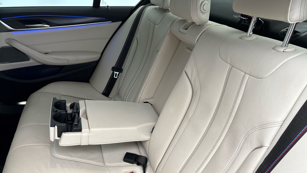 BMW 5 Series Image 9
