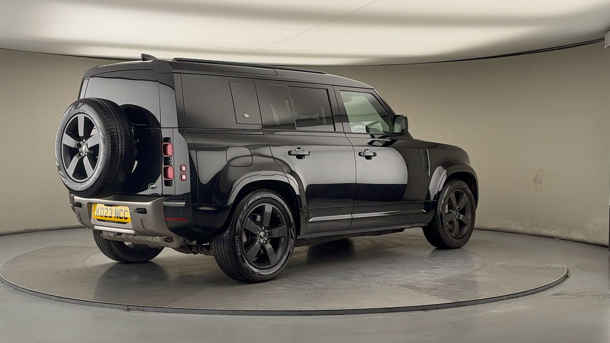 Land Rover Defender 110 Image 21