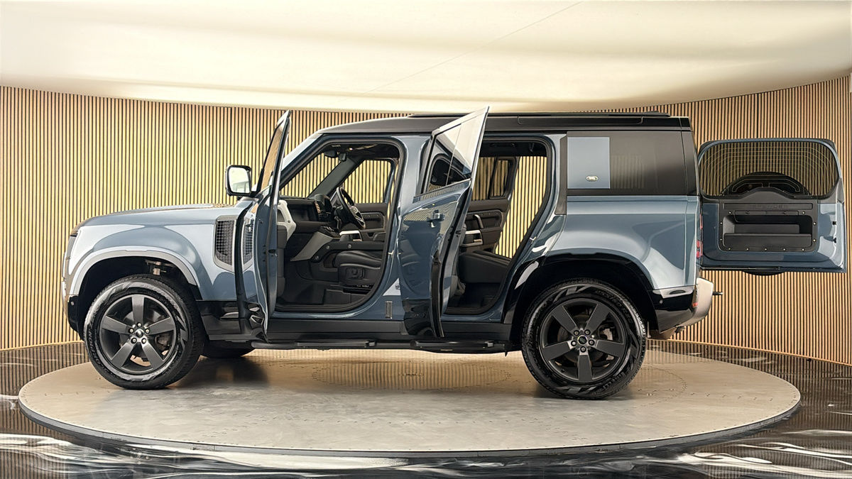 More views of Land Rover Defender 110