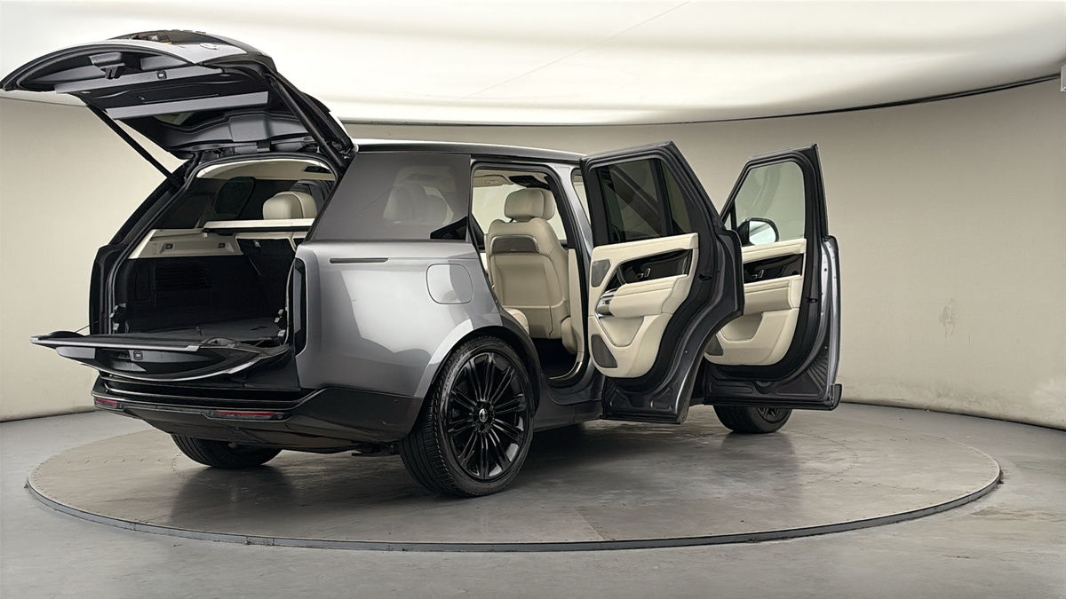 More views of Land Rover Range Rover