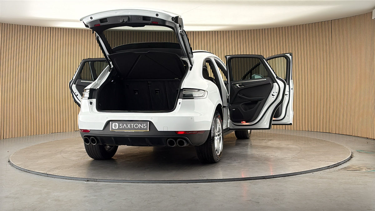 More views of Porsche Macan