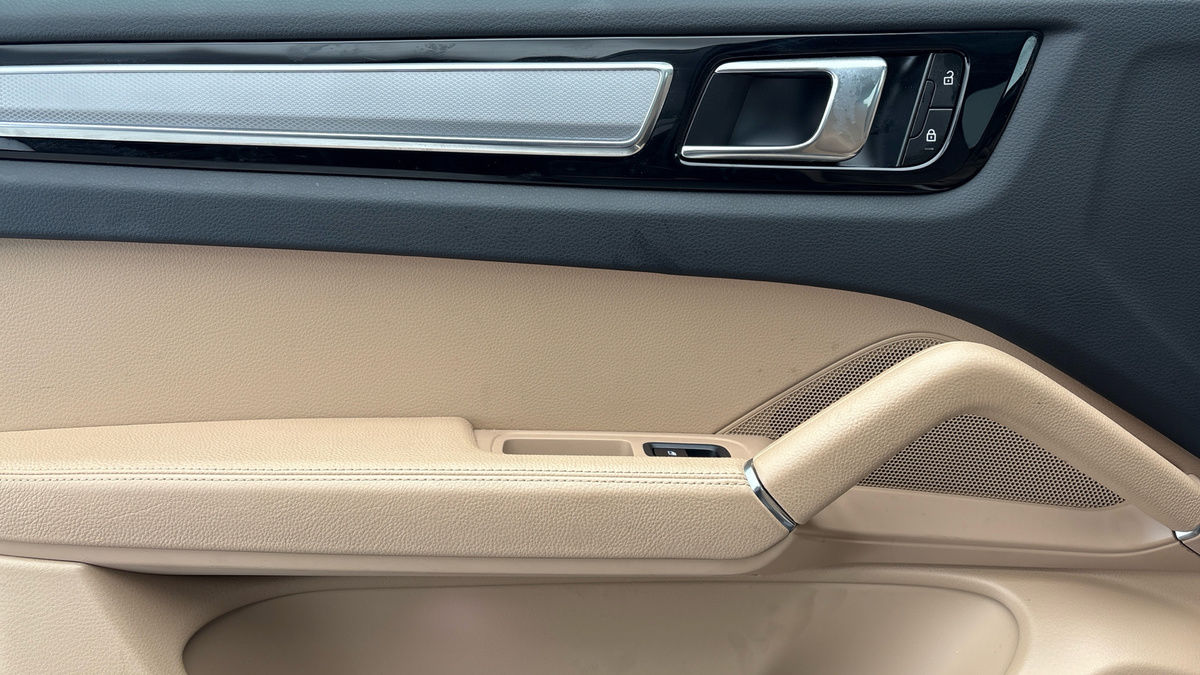 Porsche Cayenne Image 19