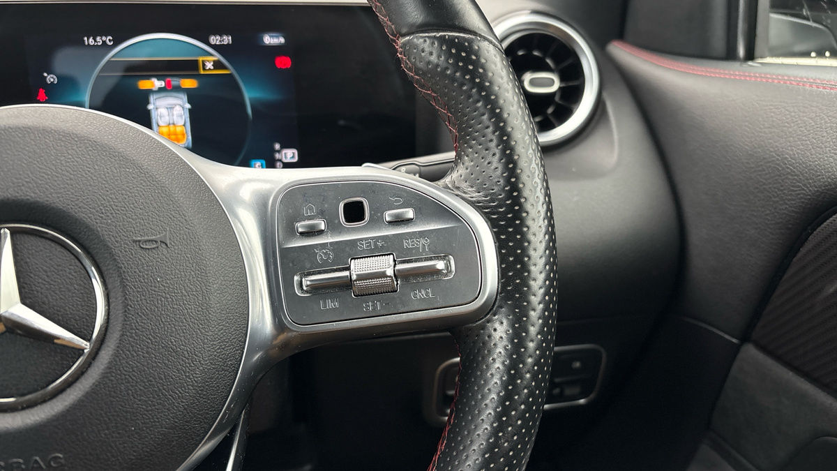 Mercedes-Benz GLA Image 14