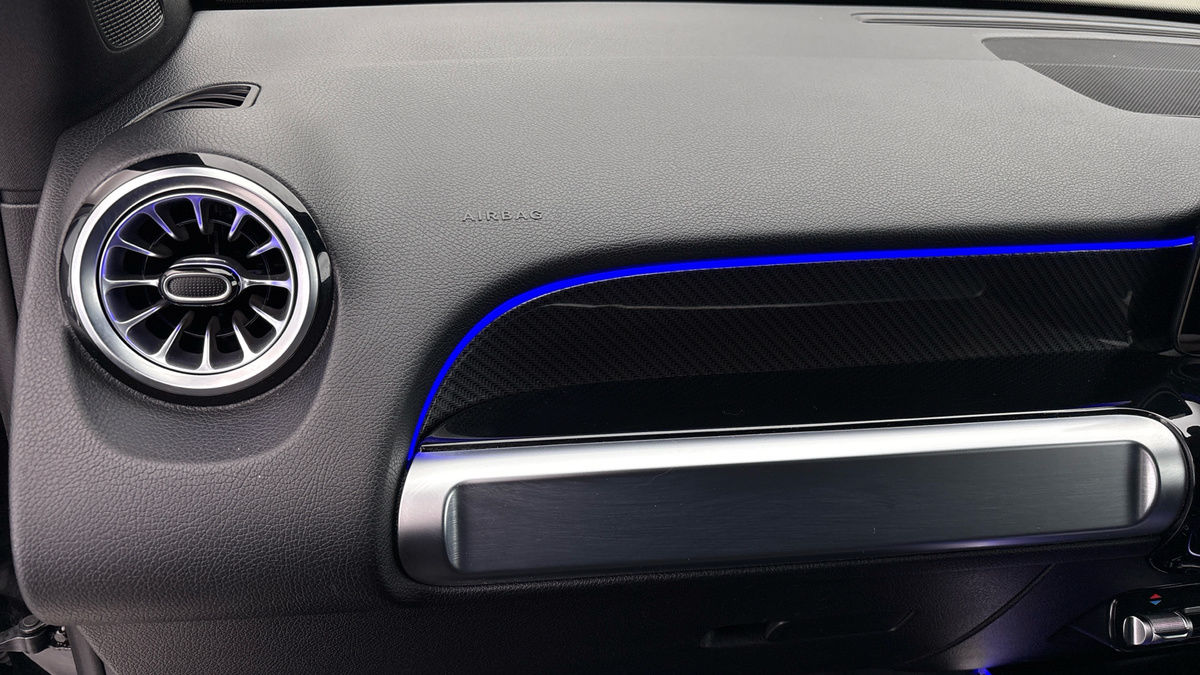 Mercedes-Benz GLB Image 25