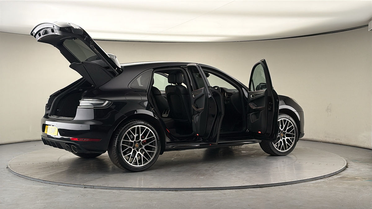 More views of Porsche Macan