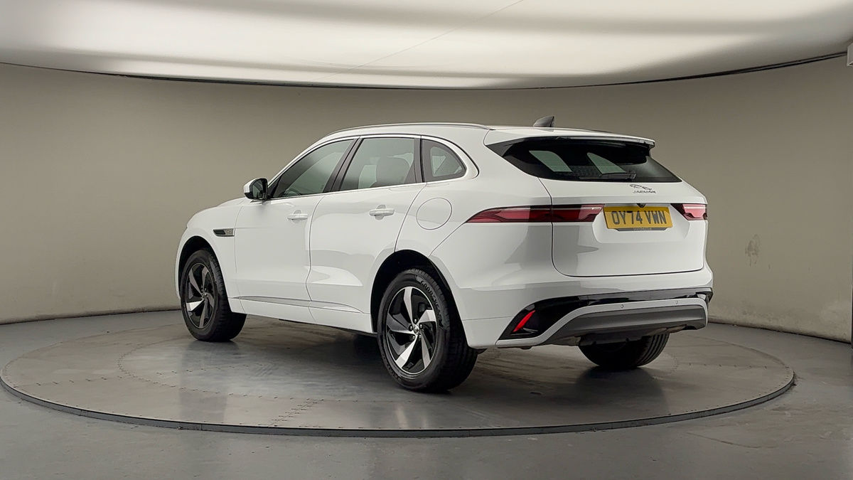 Jaguar F-PACE Image 2