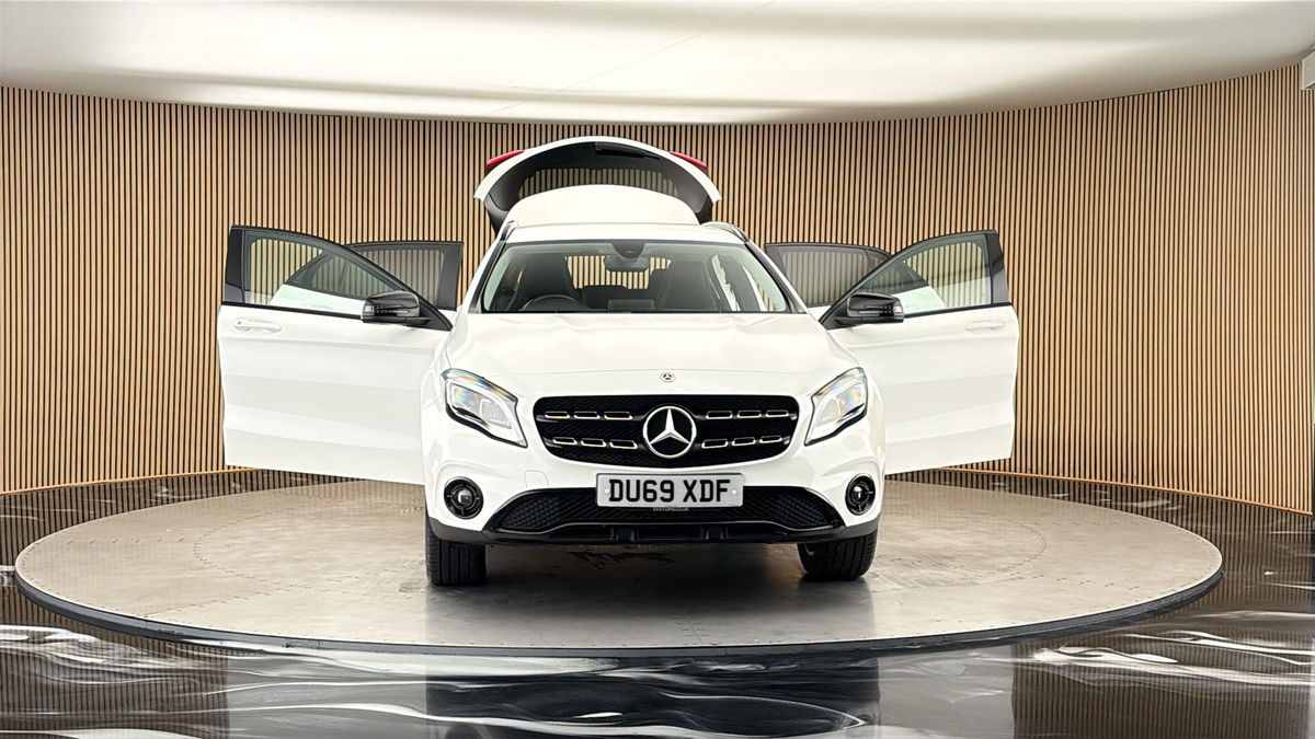 More views of Mercedes-Benz GLA