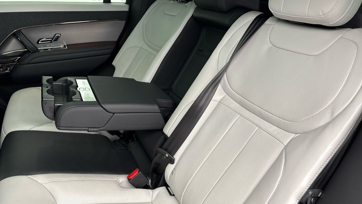 Land Rover Range Rover Sport Image 9