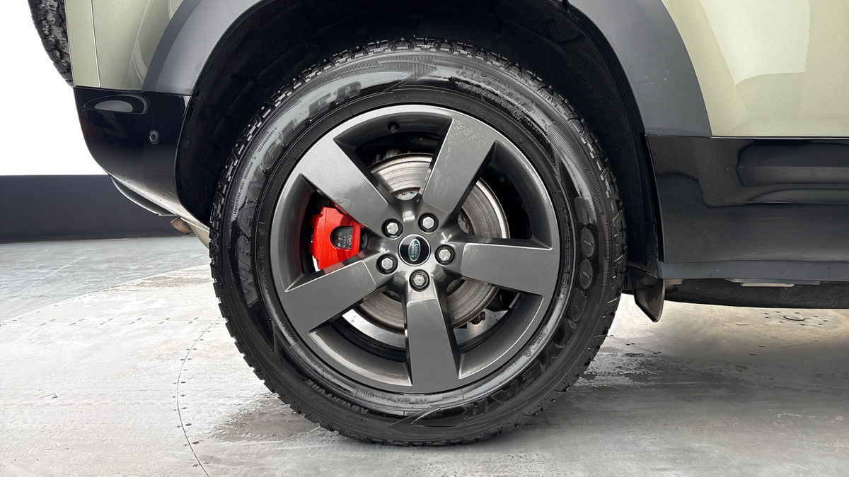 Land Rover Defender 110 Image 10