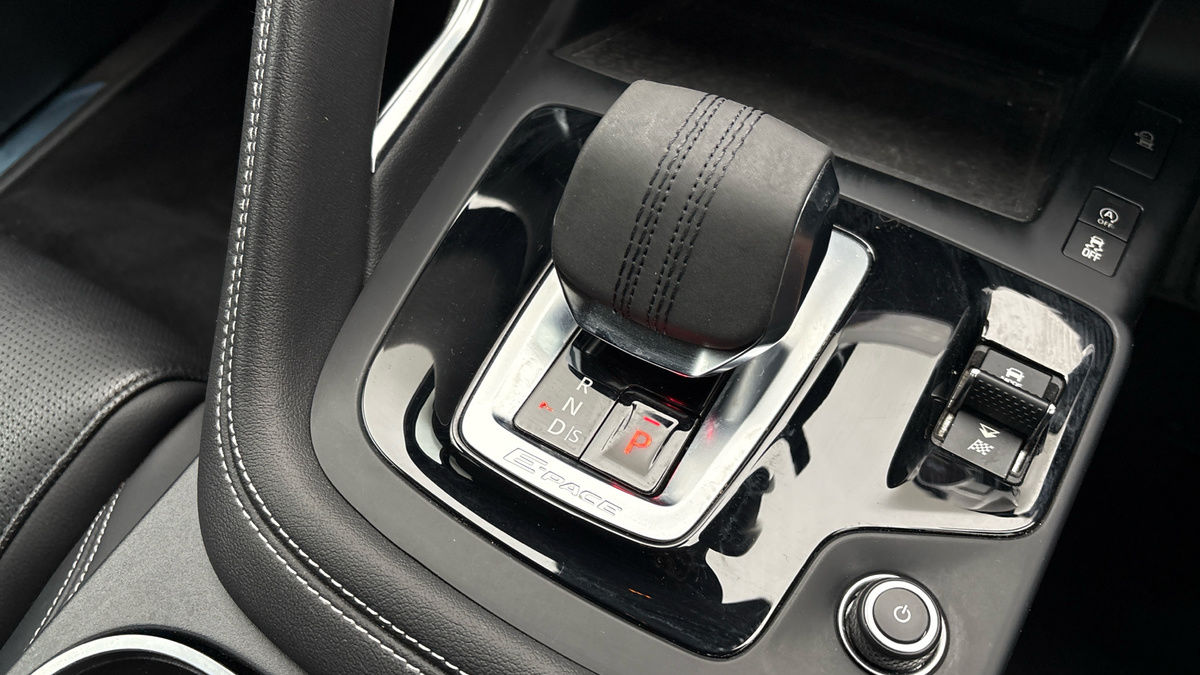 Jaguar E-PACE Image 6