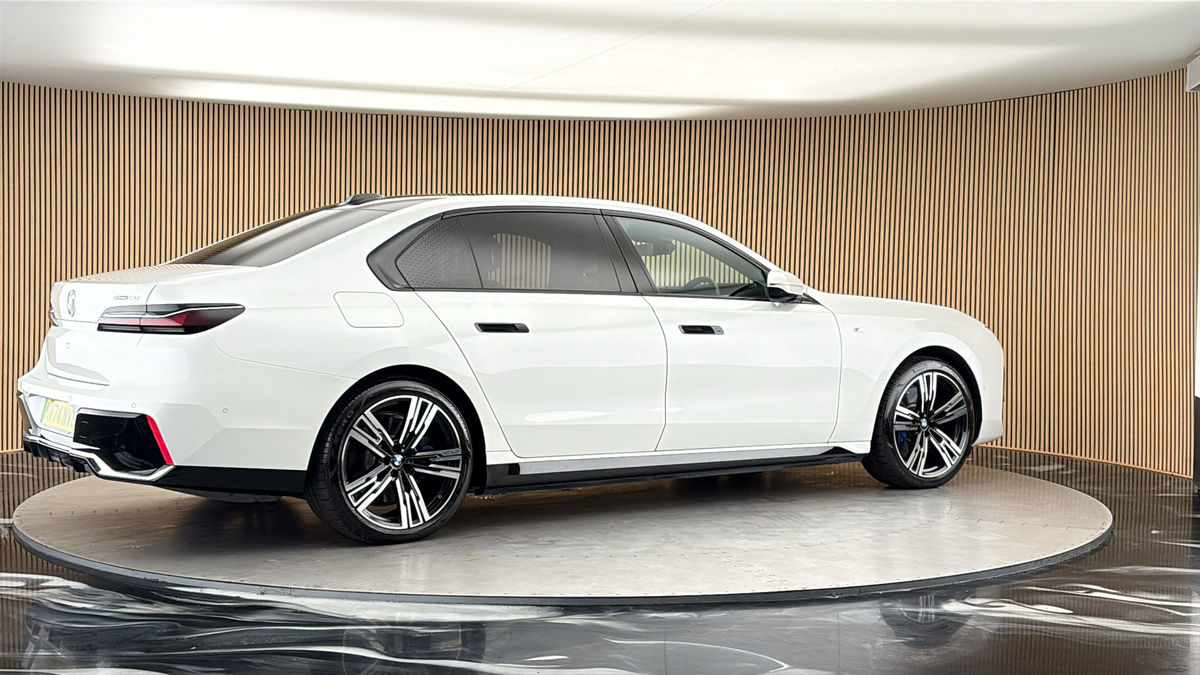 More views of BMW i7