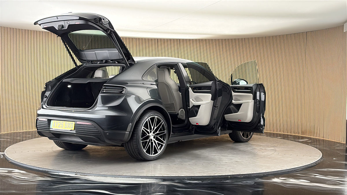 More views of Porsche Macan