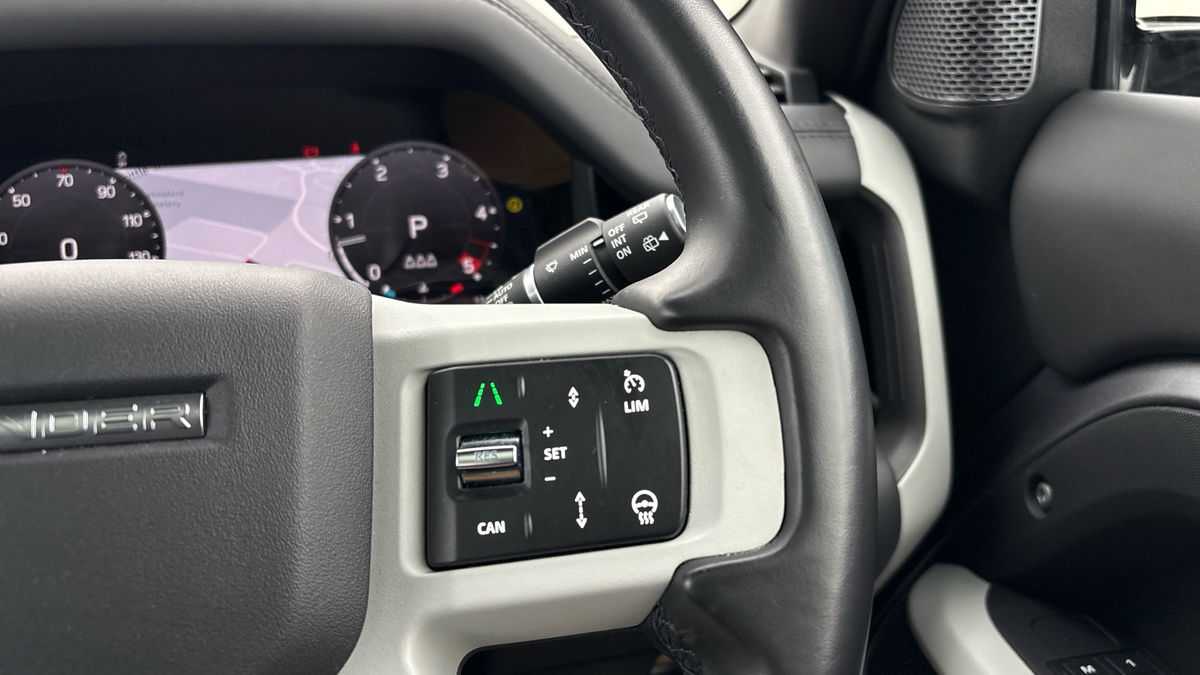 Land Rover Defender 90 Image 14