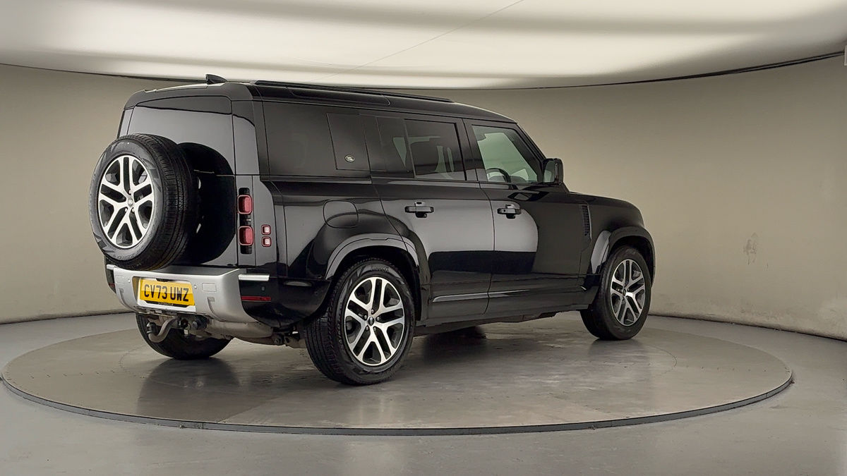 Land Rover Defender 110 Image 21