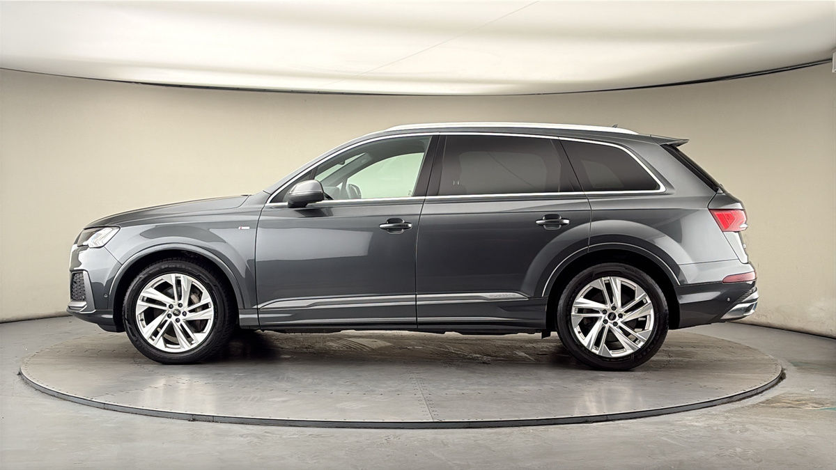 More views of Audi Q7