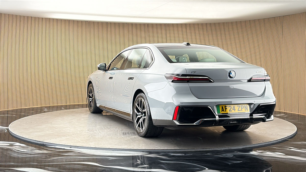 More views of BMW i7